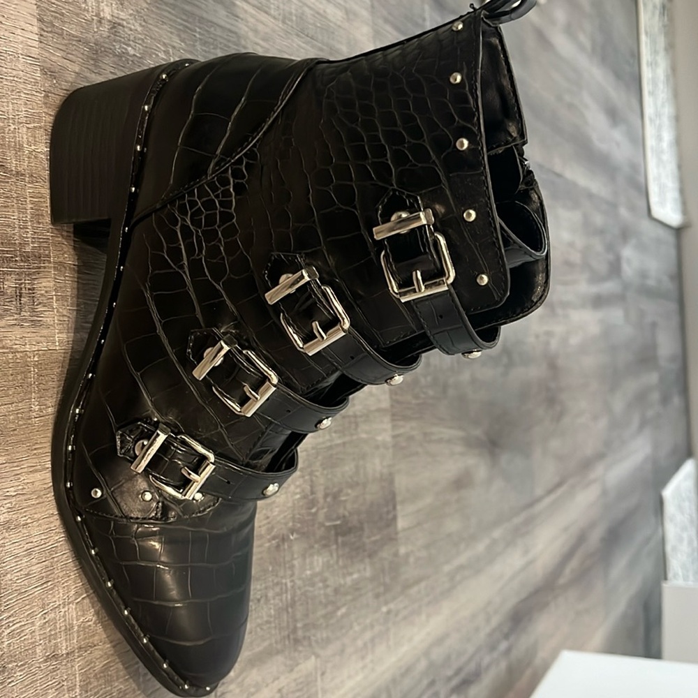 Boots with 4 adjustable silver buckles with a thick heal